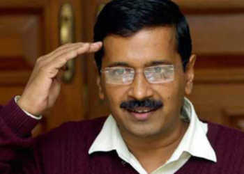 arvind kejriwal salutes modi