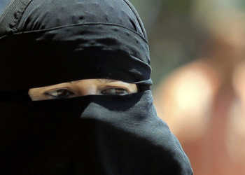 teacher resigns burqa