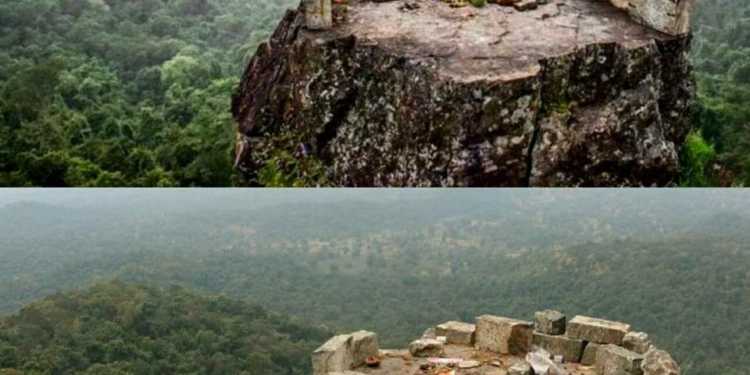 ढोलकल गणेश की एक हजार साल पुरानी प्रतिमा पहाड़ से गिरी या गिरायी गयी?