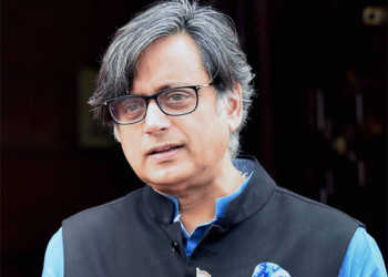 Tharoor Swaroopanand Baba muslim rule shashi tharoor