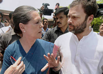 rahul vs sonia loyalists