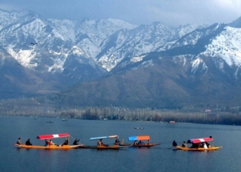 stone-pelters kashmir tourists