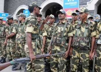 crpf, vehicle, kashmir, protestors