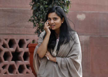 Divya Spandana trolls Congress