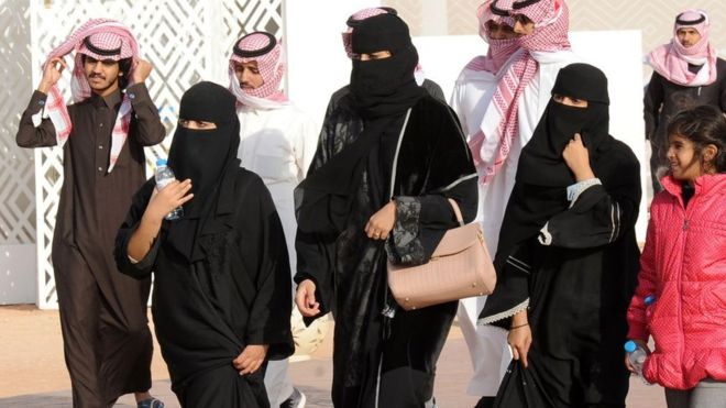 Saudi, women, abaya
