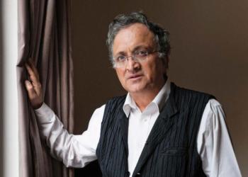 Ramachandra Guha misleads people on Bengaluru advertisement hoardings
