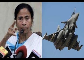 Mamata Banerjee does a Kejriwal, asked Armed Forces for proof of Pakistan airstrikes