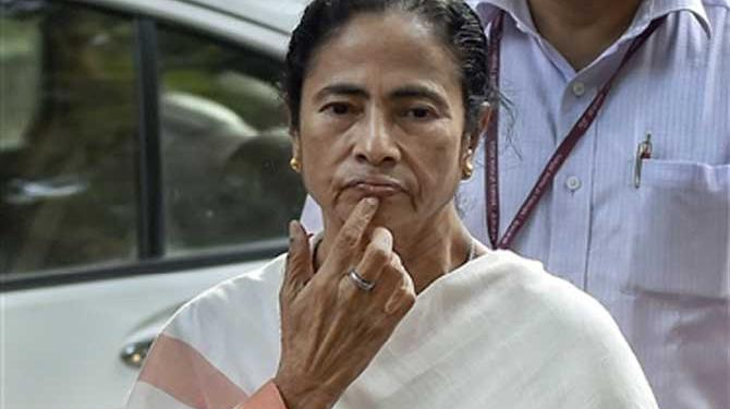 Mamata Banerjee, singur