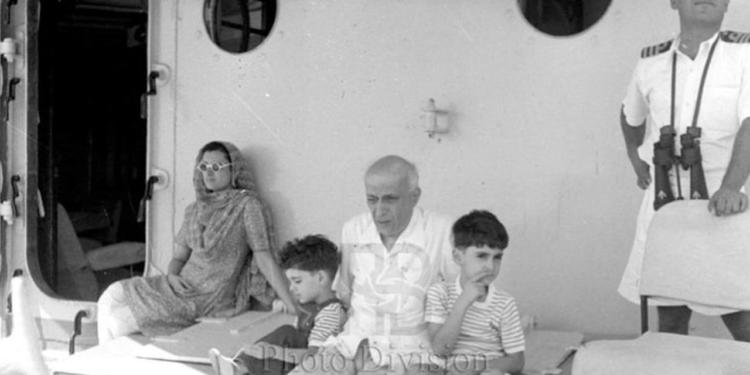 Rajiv Gandhi, INS Viraat
