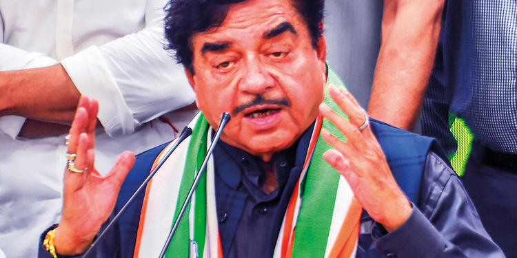 Shatrughan Sinha embarasses Congress, praises PM Modi on Triple Talaq bill