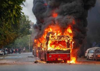 “Police is setting fire to buses!” Atishi, Sisodia of AAP tried to implicate Delhi Police, get dirt on face
