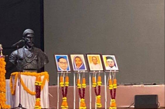 Raj Thackeray, Balasaheb thackeray, MNS