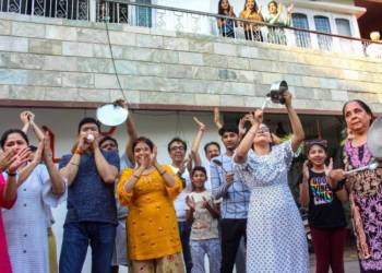 From Ladakh to Kerala and Arunachal to Gujarat – India reverberated with the sounds of Conch shells, Bells, Yells, claps and thalis