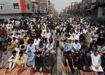 In the Islamic Republic of Pakistan, faithfuls beat Police for stopping Friday prayers