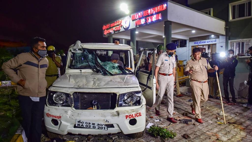 bengaluru rioters policemen police