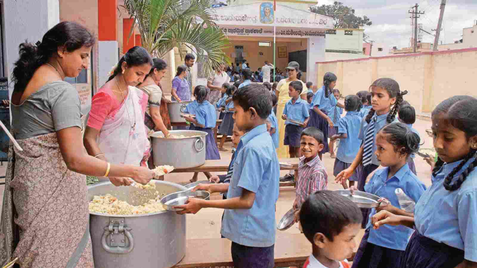 73 Mid Day Meal Scheme Stock Photos, High-Res Pictures, and Images - Getty  Images