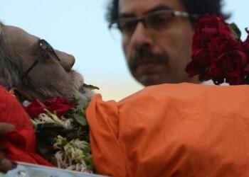 Uddhav declares his father a ‘man without vision’