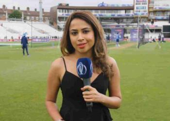 Ridhima Pathak presetting a show