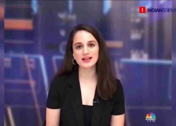 Sonia Shenoy hosting a news show