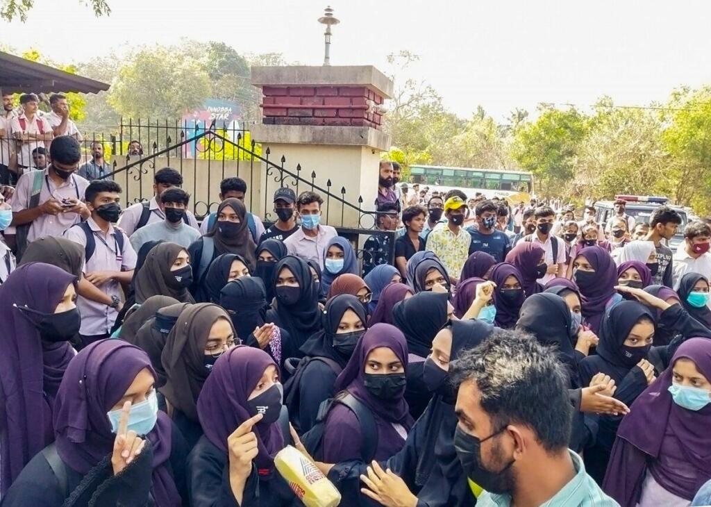 Hijab. Karnataka, Communal, Violence