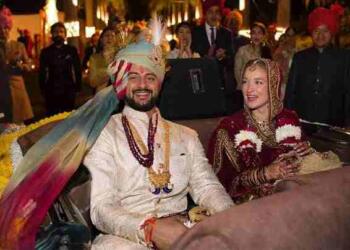 Arunoday Singh with his wife in wedding pictures