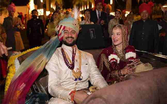 Arunoday Singh with his wife in wedding pictures