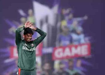 Mahedi Hasan naagin dance in a cricket match