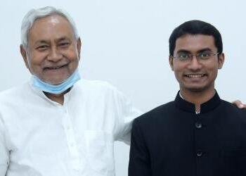 Upsc topper Shubham Kumar with Nitish kumar