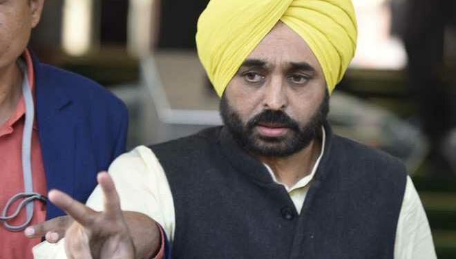 Umm Beadbi? Happy high Bhagwant Mann strolls inside Damdama Sahib gurudwara