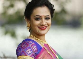 Spruha Joshi in Marathi saree