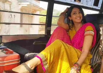 Aindrita Ray on the set of bhavai