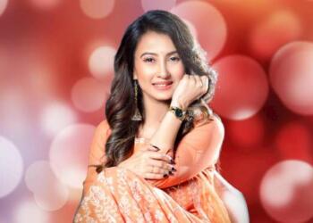 Monami Ghosh posing for photoshoot