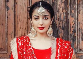 Sonia Mann posing for photo shoot wearing punjabi kurti