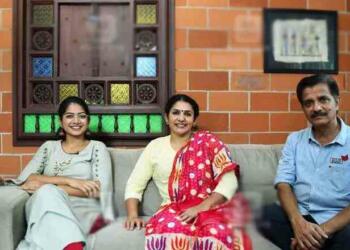 Anarkali Marikar with her parents sitting on sofa