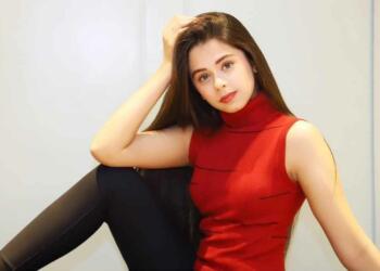 Rits Badiani photoshoot pose