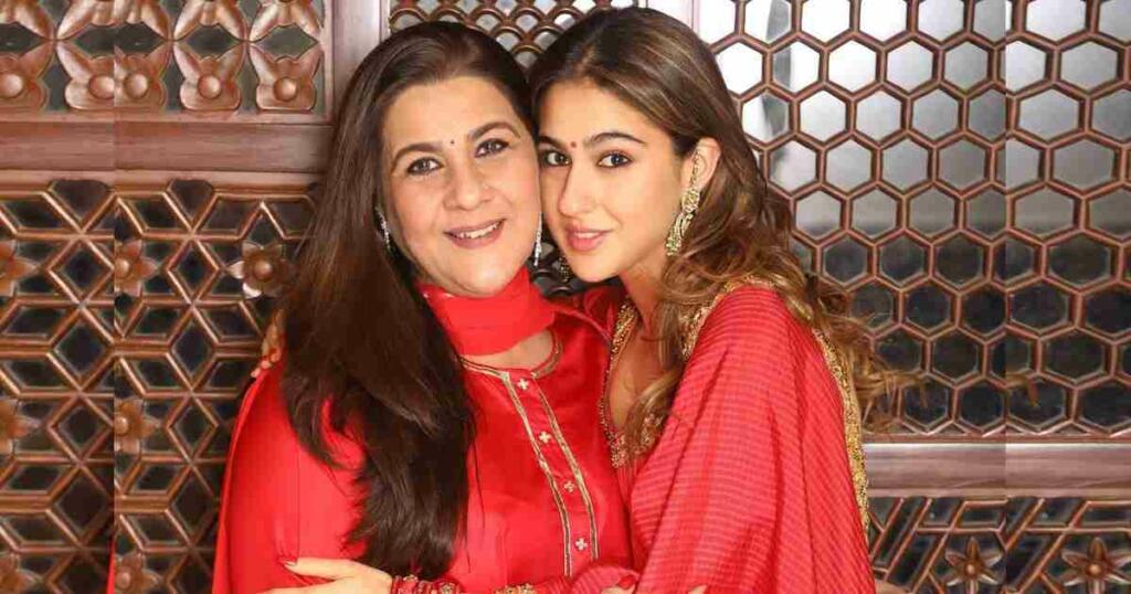 sara ali khan with her mother