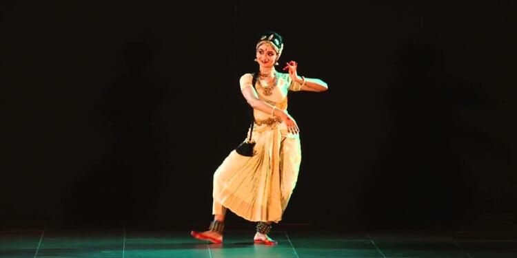 Sandhya Raju dancing