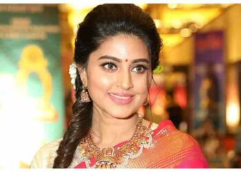 Sneha Actress in red saree