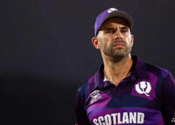 Kyle Coetzer playing cricket