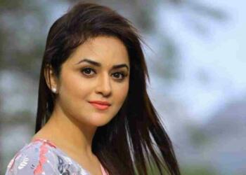 ragini nandwani posing for photoshoot