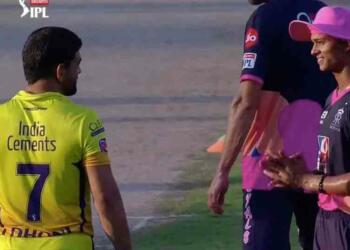 Yashasvi Jaiswal with MS dhoni