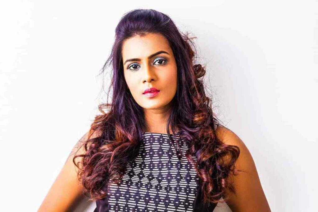 meera mitun profile picture instagram