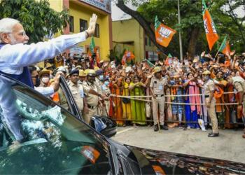 Sea of humanity gushing to get a glimpse of PM Modi send chills down the spines of Congress-JD[S]