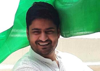 singer Amit Mishra with Indian flag