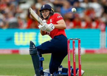 Lewis Gregory playing scoop shot