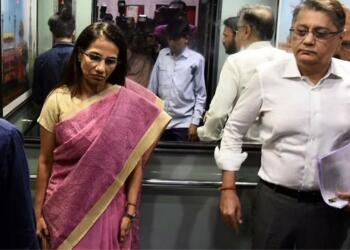 Finally, Kochhar couple behind bars. Time to hunt the political biggies backing them