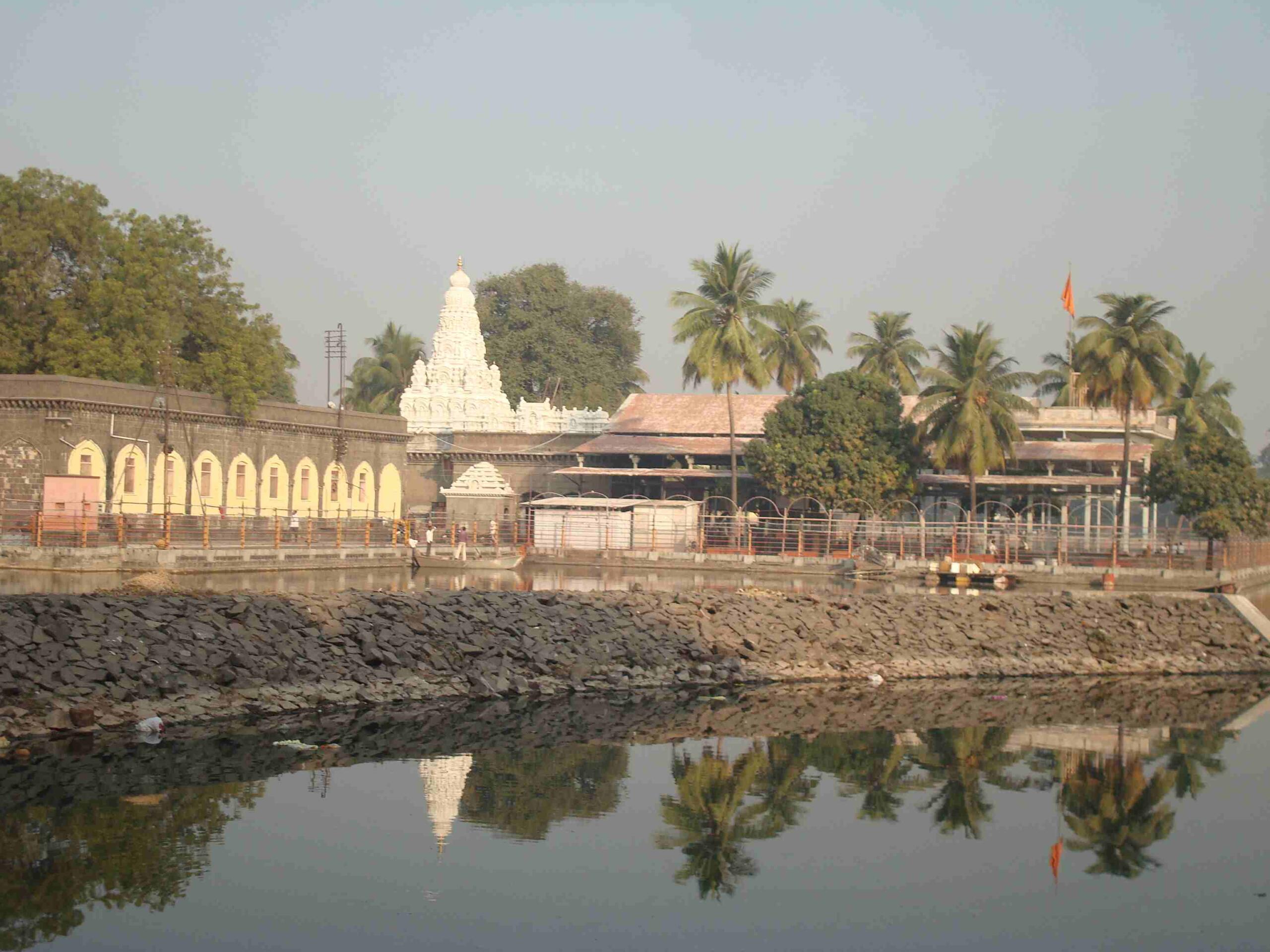 Siddheshwar Temple lake 