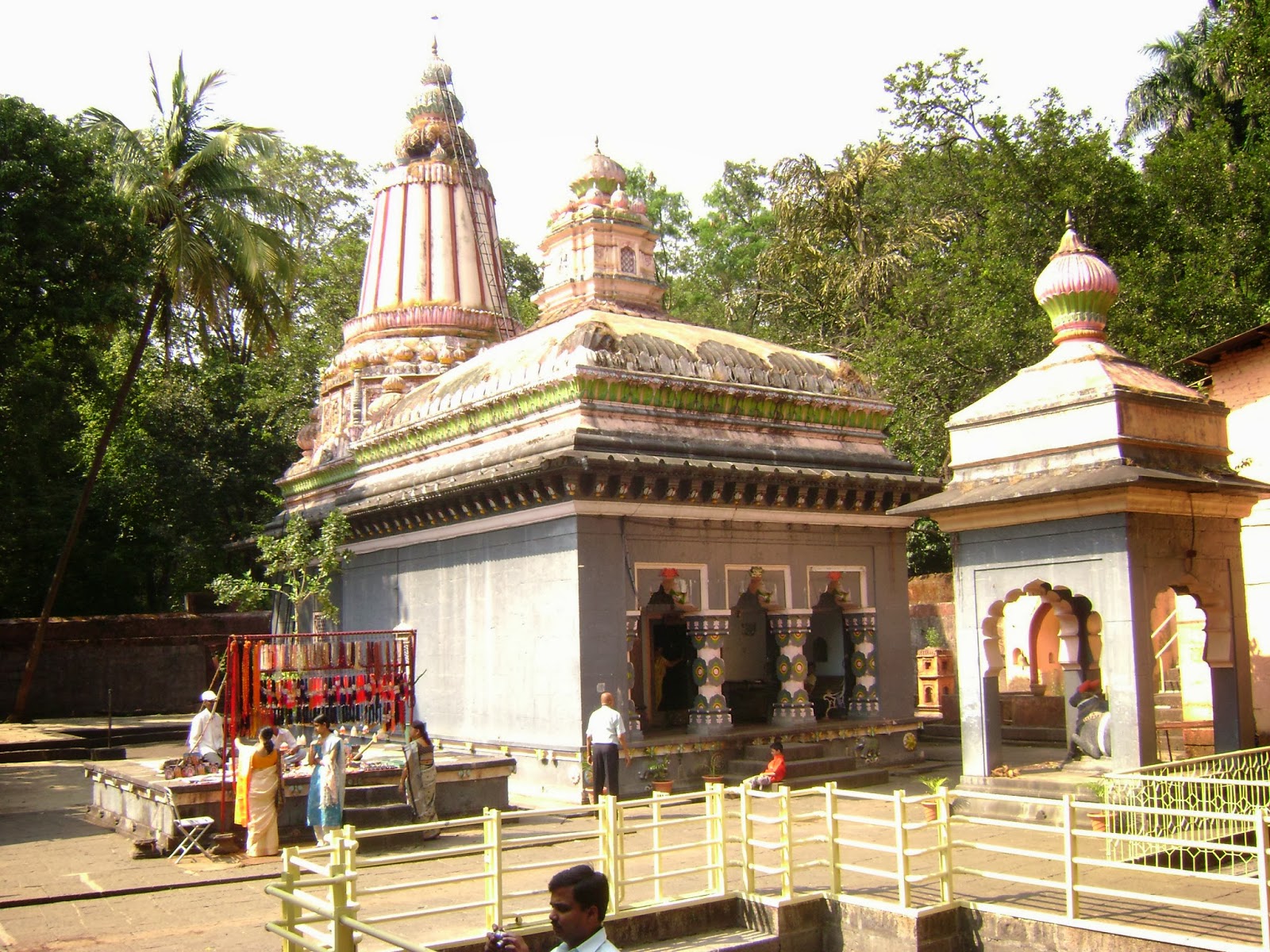 Baneshwar Temple, Nasarpur main complex