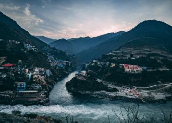 Where do the river Indus and ganga