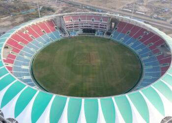 Ekana cricket stadium sitting capacity